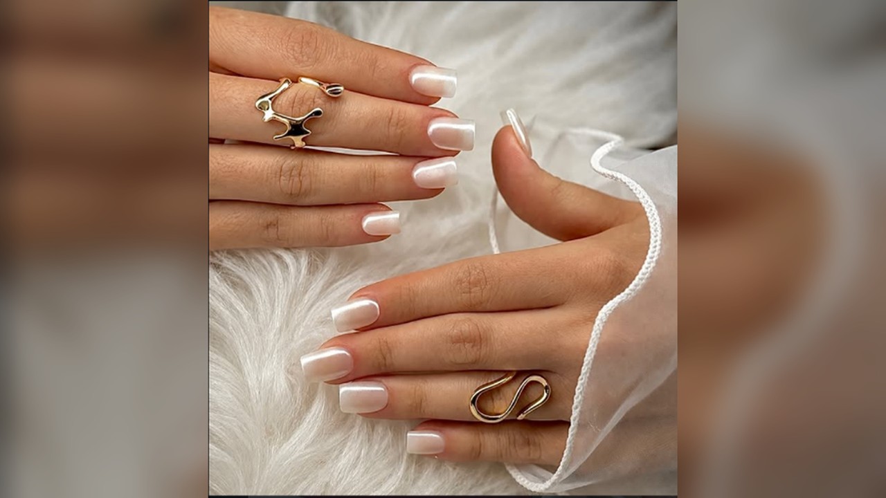 Manicure cuadrada con acabado blanco perlado — Valenti Studio, foto 23