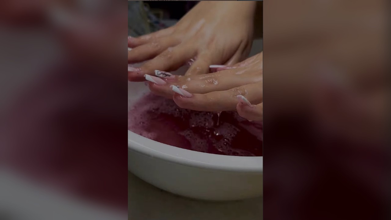 Baño de manos durante la experiencia de spa — Valenti Studio, foto 44
